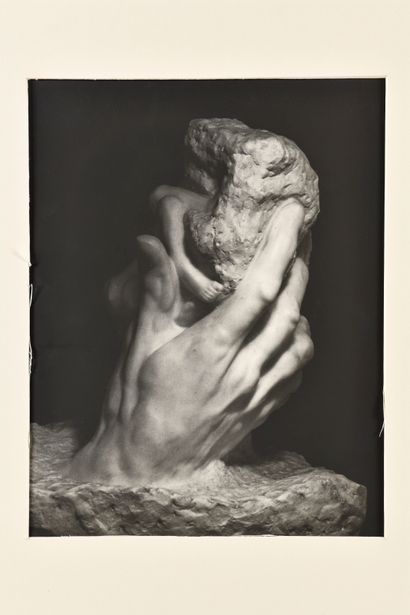  ALBERT RUDOMINE (1892-1975) Sculpture de « La Main de Dieu » par Auguste Rodin....