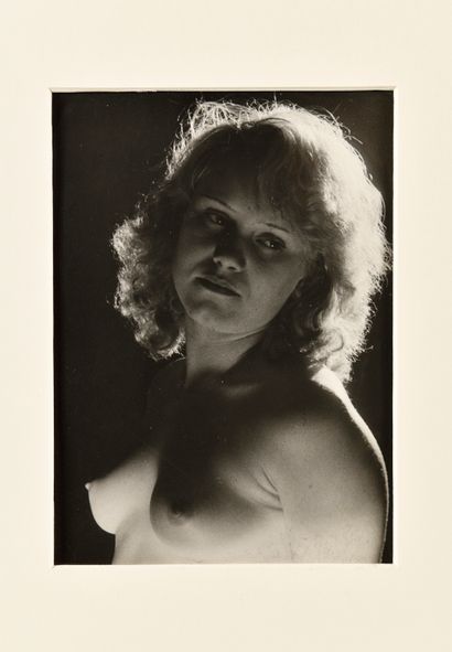 null JOSEF VETROVSKY (1897-1944). Femme nue. Circa 1926 Tirage argentique contrecollé...