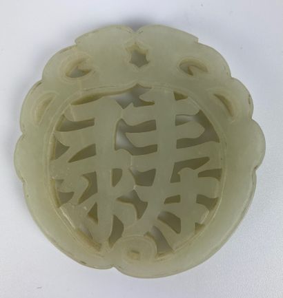 null CHINA Light grey jade plate carved and openworked with a sinogram. Diameter...