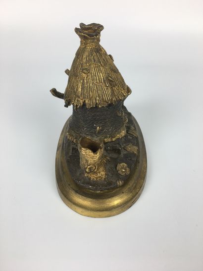null ENCRIBER in bronze with double patina simulating a beehive. 19th century H :...
