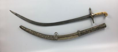 null ARAB CEREMONY SWORD the curved blade, the grip in horn and gilded metal cabochons...