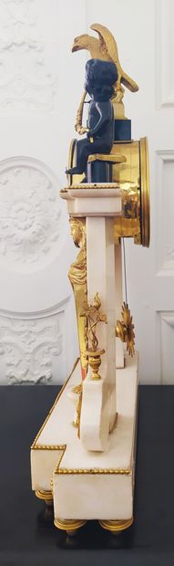null PORTICAL HANGER in white marble and gilt bronze with caryatid uprights surrounding...