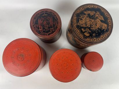 null VIETNAM Collection de cinq boites à pique-nique rondes en laque Fin du XIXème...