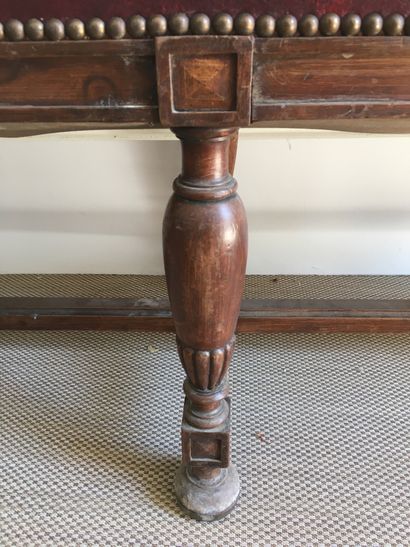 null Mahogany BILLIARD'S BENCH resting on six baluster feet with central crossbar....