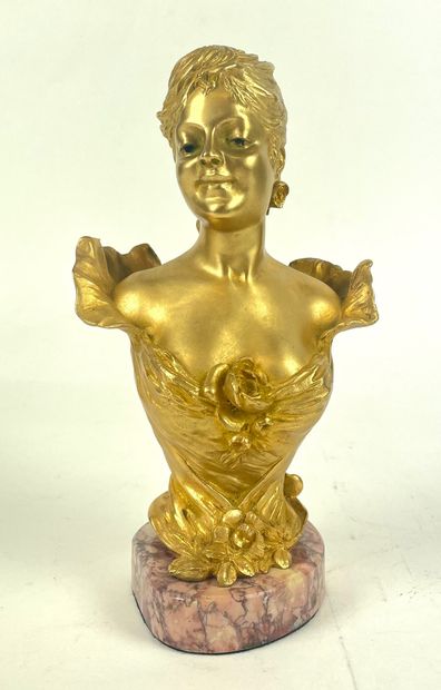 null Maurice MAIGNAN (1872-1946) Bust of a young girl Gilded bronze signed on the...
