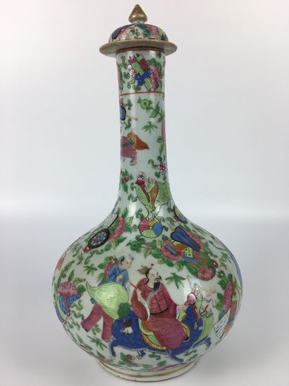 null CHINE Vase balustre en porcelaine de CANTON avec son bouchon (restauré) Fin...