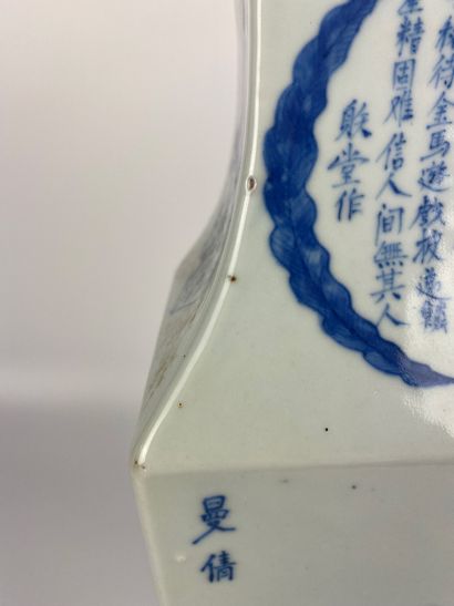 null CHINE Vase en pocelaine bleu-blanc à pans coupés à décor de personnages et de...