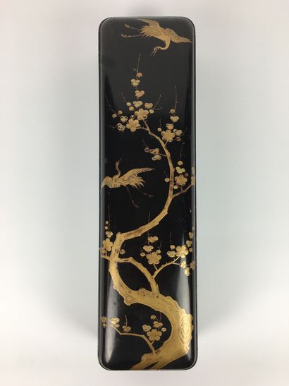 null JAPAN Japanese lacquer box with gilded decoration of herons and cherry blossoms....