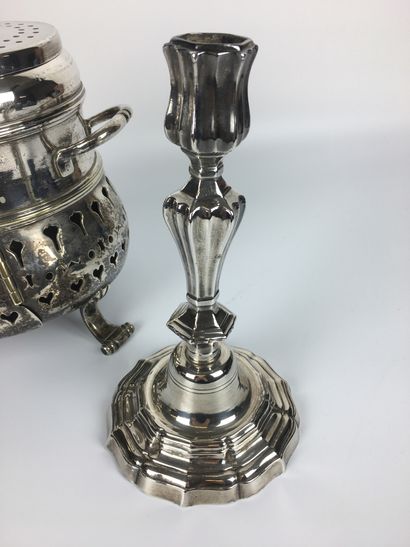 null SET in silver plated metal including : - 2 pourers - 1 candlestick - 1 Louis...