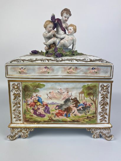 null CAPODIMONTE Large enameled polychrome porcelain covered box decorated with allegorical...