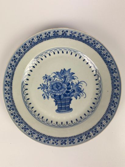 null CHINA Six plates in white-blue porcelain decorated with a flowering basket....