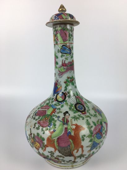 CHINE Vase balustre en porcelaine de CANTON...