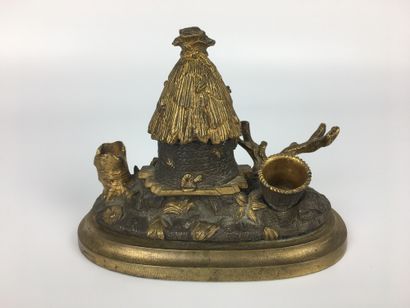 null ENCRIBER in bronze with double patina simulating a beehive. 19th century H :...