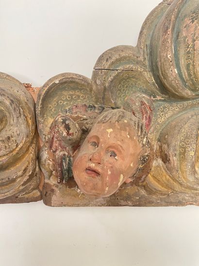 null Important polychromed SCULPT WOOD representing cherubs' heads in clouds. Northern...