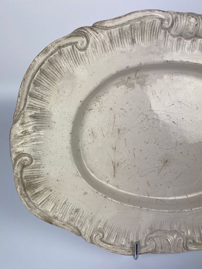 null GIEN Oval dish in fine earthenware of Pont aux choux. 18th century.