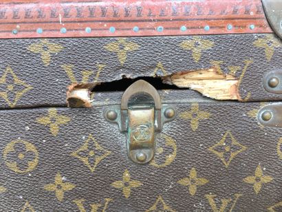 null LOUIS VUITTON Suitcase "Alzer" large model In Monogram canvas, lozined edges,...