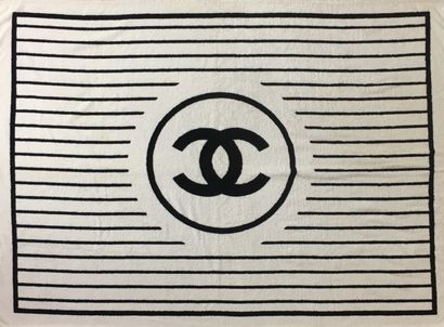  CHANEL Large white and black combed cotton beach towel with the house logo (sta...
