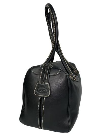 null TOD'S Sac en cuir noir avec surpiqures blanches. H : 15 cm L : 30 cm Petites...