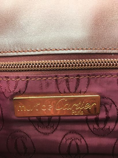 null CARTIER Clutch bag in burgundy leather. 15 x 27 cm (scratches).