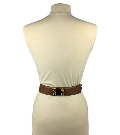 null HERMES Médor belt in grained camel leather and gilded metal S. 74 (minor re...