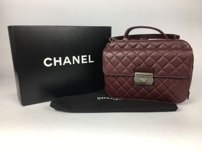  CHANEL Fall/Winter 2013 collection Vanity bag in burgundy quilted leather, shoulder...