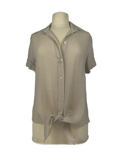 null HERMES PARIS Light beige silk crepe blouse, short sleeves, notched collar, pointed...