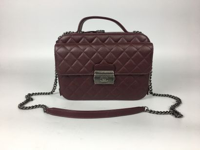  CHANEL Fall/Winter 2013 collection Vanity bag in burgundy quilted leather, shoulder...