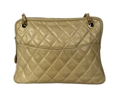 null CHANEL Beige quilted leather bag Worn double handles chain and leather shoulder...