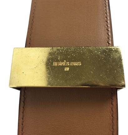 null HERMES Ceinture Médor en cuir camel grainé et métal doré T. 74 (petites res...