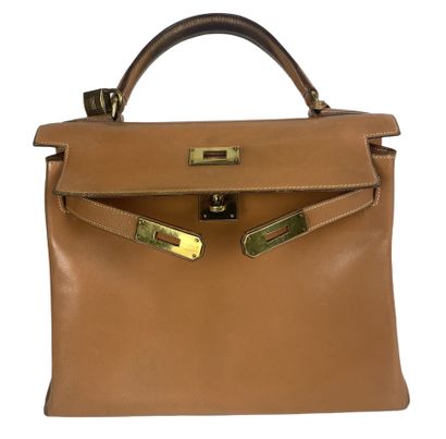 null HERMES PARIS Kelly bag 28 cm in camel box with gold metal hardware. Wear to...
