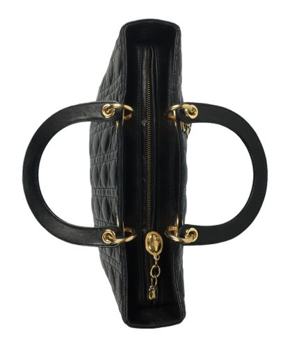null CHRISTIAN DIOR Sac modèle Lady Dior 32 cm en cuir matelassé noir, breloques...