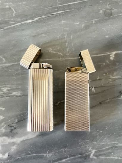 null CARTIER Silver plated metal lighter DUNHILL Silver plated guilloche lighter