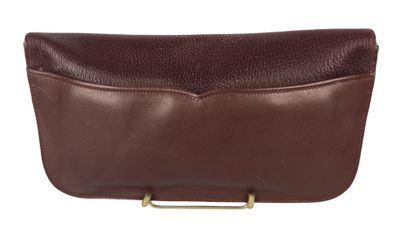 null CARTIER Clutch bag in burgundy leather. 15 x 27 cm (scratches).