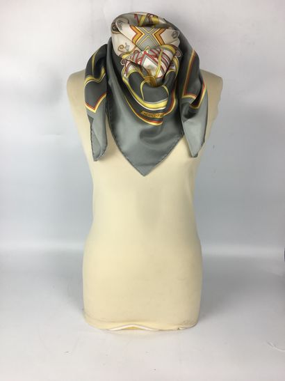 null HERMES Silk scarf "Washington's carriage" In gray, orange tones Very good condition...