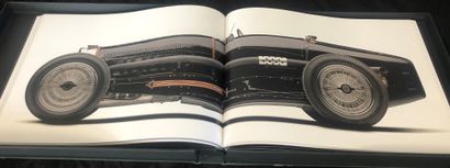 Un livre dans son coffret L'art de l'automobile, la collection Ralph Lauren Les arts...