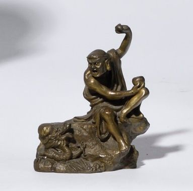 null JAPON, DÉBUT XXE SIÈCLE Okimono en bronze représentant un rakan assis sur un...