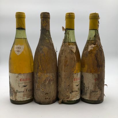 null 4 bouteilles Chablis 1964 Pierre Léger 

(N. 3 à 4 cm, E. ta, m, s)