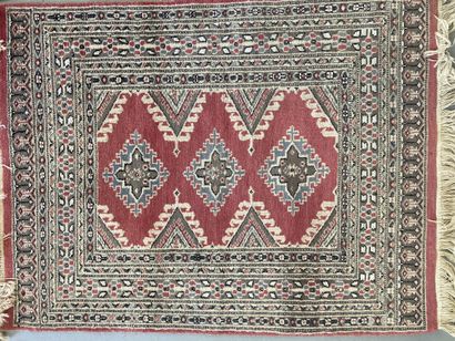 null LOT DE 5 TAPIS FAITS MAIN

Dont Pakistan et Ahmadan

Le plus grand: 188 x 98...