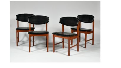 null TRAVAIL SCANDINAVE DES ANNEES 1960

Suite de quatre chaises en teck et cuir...