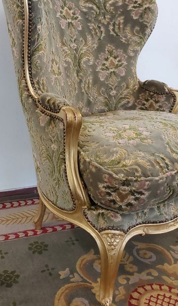 null BERGERE A OREILLES en bois doré 

Style Louis XV 

(redoré)