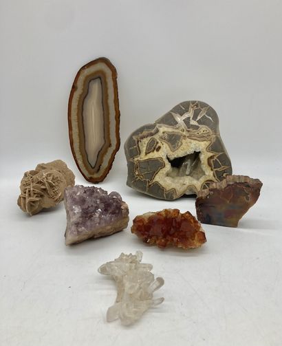 null Collection de SEPT MINERAUX 

Géode de quartz, améthyste, quartz rouge, cristal...