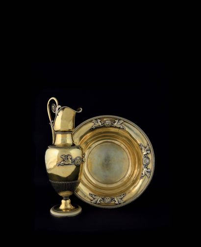 null SET INCLUDING A BASIN AND ITS AIGUIERE IN VERMEIL. -Ewer with a swan handle,...