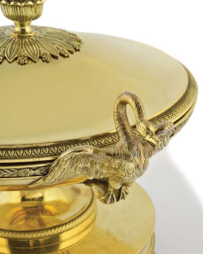 null PRINCE EUGENE DE BEAUHARNAIS Covered gilt bowl with the figure of Eugène de...