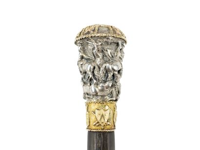 null BEAUTIFUL CANE POMMEL. Silver, chased in high relief of battle scenes between...