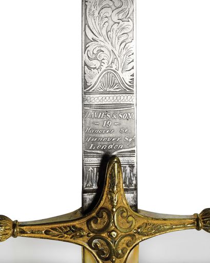 null BRITISH CAVALRY OFFICER'S SABER IN THE ORIENTAL STYLE. Handle with plates (cracks)...