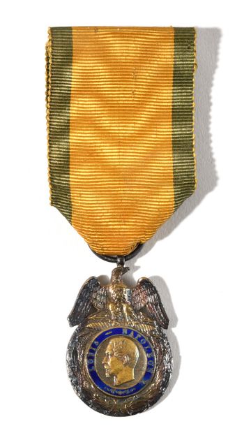 null FRANCE MILITARY MEDAL Rare military medal of the 1st type. In silver and vermeil,...