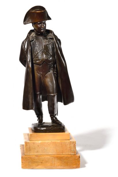 null PRADIER JEAN-JACQUES, DIT JAMES (1792-1852) L'Empereur Napoléon I en pied Bronze...