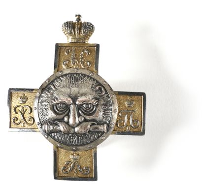 Insigne de leibgarde des artilleurs Décoré d’une tête de lion au centre d’une croix...