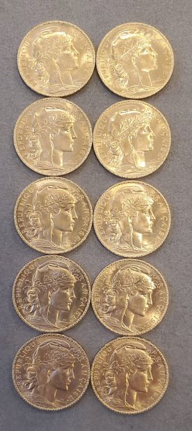 null 10 pièces d'or de 20 francs de l'année 1910. Poids : 64,60 grammes.