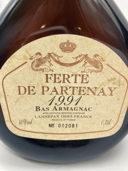 null ENSEMBLE DE DEUX BOUTEILLES : 

- 1 Cognac CAMUS Napoléon, N° 841085, 0,70L

-...